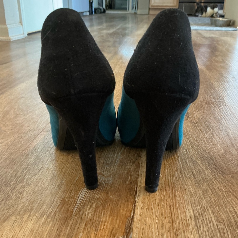 Elegant Blue and Black High Heels - Picture 5 of 7